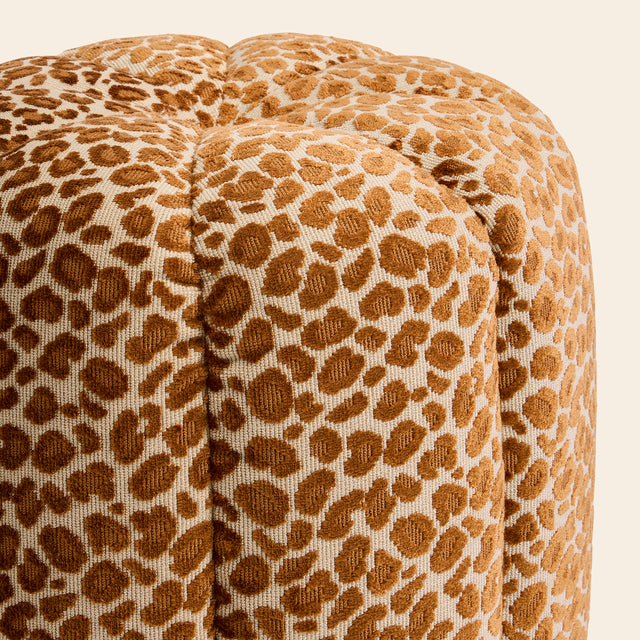 Pouf léopard Claudel jacquard de velours – pouf design - tissu couture - fabrication française - coloris fauve cognac - Clovi Paris