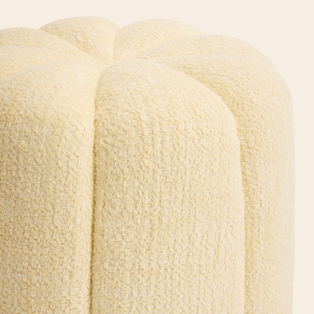 Pouf design Claudel jaune clair très doux - coloris beige jaune- qualité premium – tissu haute couture fabrication française CLOVI PARIS