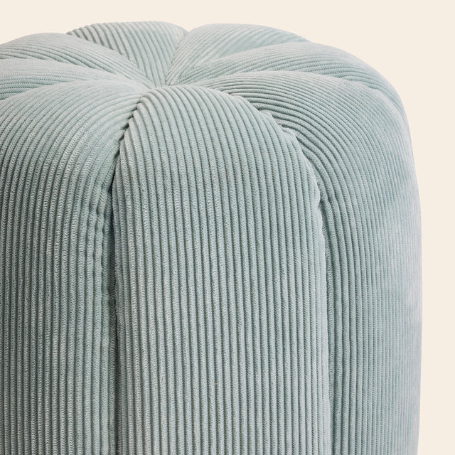 Pouf Le Claudel en velours bleu upcyclé - coloris bleu ciel - qualité premium – design couture artisanal