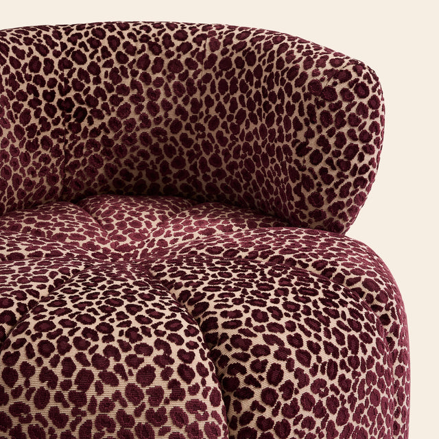 Fauteuil léopard - fauteuil design CLOVI PARIS en jacquard de velours - coloris fauve burgundy - fauteuil pivotant design - fauteuil Paris - Fauteuil boudoir - fauteuil salon - fauteuil chambre à coucher - fauteuil sur-mesure - particuliers, architectes, hospitality - fabrication française sur-mesure - custom-made armchair - luxury furniture - french savoir-faire - leopard armchair - swivel design armchair - interior design