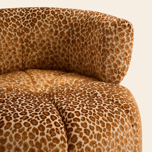 Fauteuil léopard - fauteuil design CLOVI PARIS en jacquard de velours - coloris fauve cognac - fauteuil pivotant design - fauteuil Paris - Fauteuil boudoir - fauteuil salon - fauteuil chambre à coucher - fauteuil sur-mesure - particuliers, architectes, hospitality - fabrication française sur-mesure - custom-made armchair - luxury furniture - french savoir-faire - leopard armchair - swivel design armchair