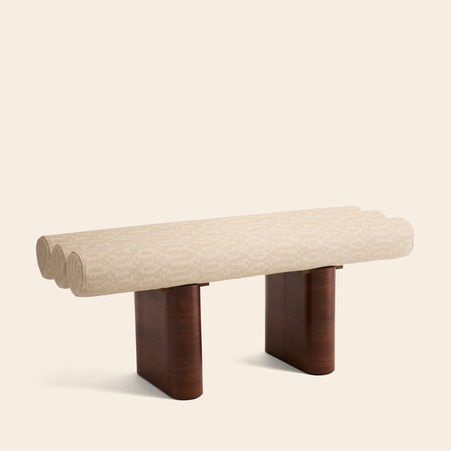 Banquette design CLOVI PARIS - lin écru beige jacquard - motif années 70- tissu haute couture - fabrication artisanale française - banquette entrée - banquette bout de lit chambre à coucher - banquette couloir - banquette chalet montagne