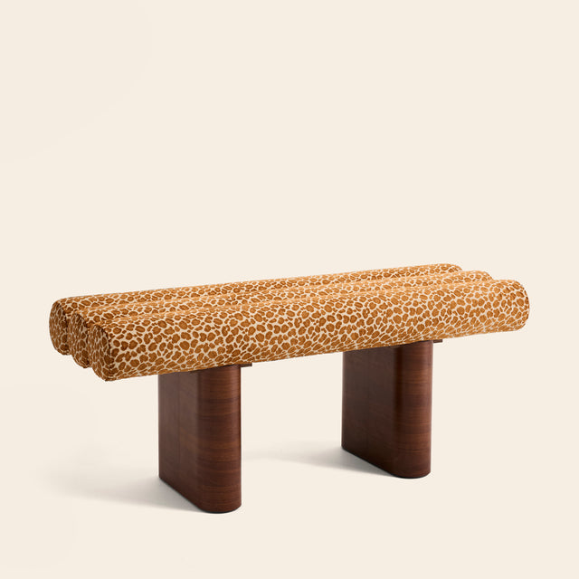 Banquette léopard CLOVI PARIS - banquette design léopard en jacquard de velours - coloris fauve cognac - élégante style parisien - fabrication artisanale française - banquette entrée - banquette bout de lit chambre à coucher - banquette couloir - banquette maison de vacances - appartement haussmanien