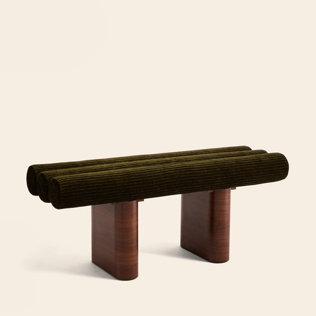 Banquette design CLOVI PARIS - velours vert certifié OEKO-TEX - fabrication artisanale française - banquette entrée - banquette bout de lit chambre à coucher - banquette couloir - banquette chalet montagne