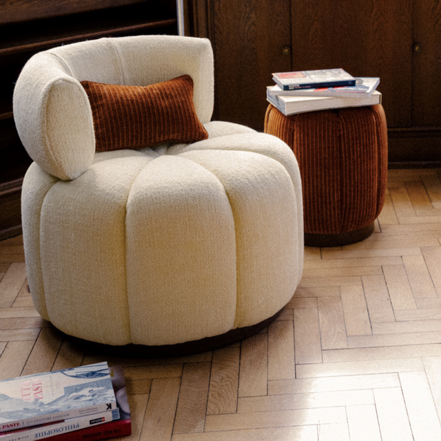 Pouf design Claudel en velours côtelé - coloris cognac - qualité premium – design couture artisanal français CLOVI PARIS