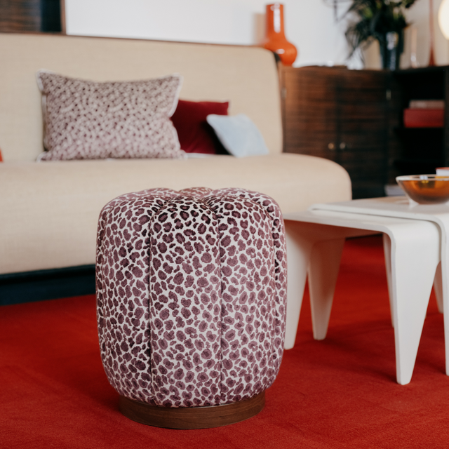 Pouf léopard Claudel jacquard de velours – pouf design - tissu couture - fabrication française - coloris fauve cognac - Clovi Paris