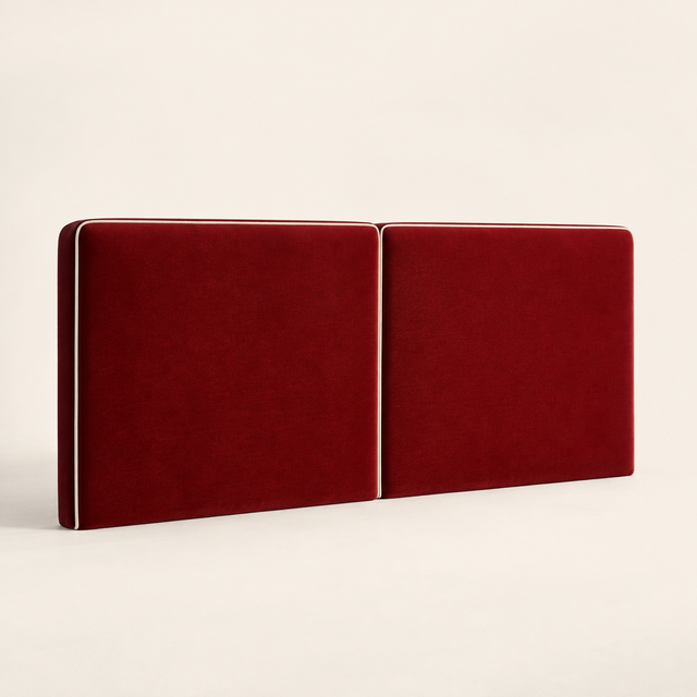 Tête de lit sur mesure Clovi Paris, réalisé à la main dans l'atelier de fabrication en France. Possibilité D'adapter dimension, tissu, finition pour les architectes, les hospitality FF&E et les particuliers. Velours de coton rouge carmin et burgundy - Bespoke headboard by Clovi Paris, handcrafted in our French workshop. Customizable dimensions, fabrics, and finishes for interior architects, hospitality FF&E projects, and residential clients. Carmine red and burgundy cotton velvet.