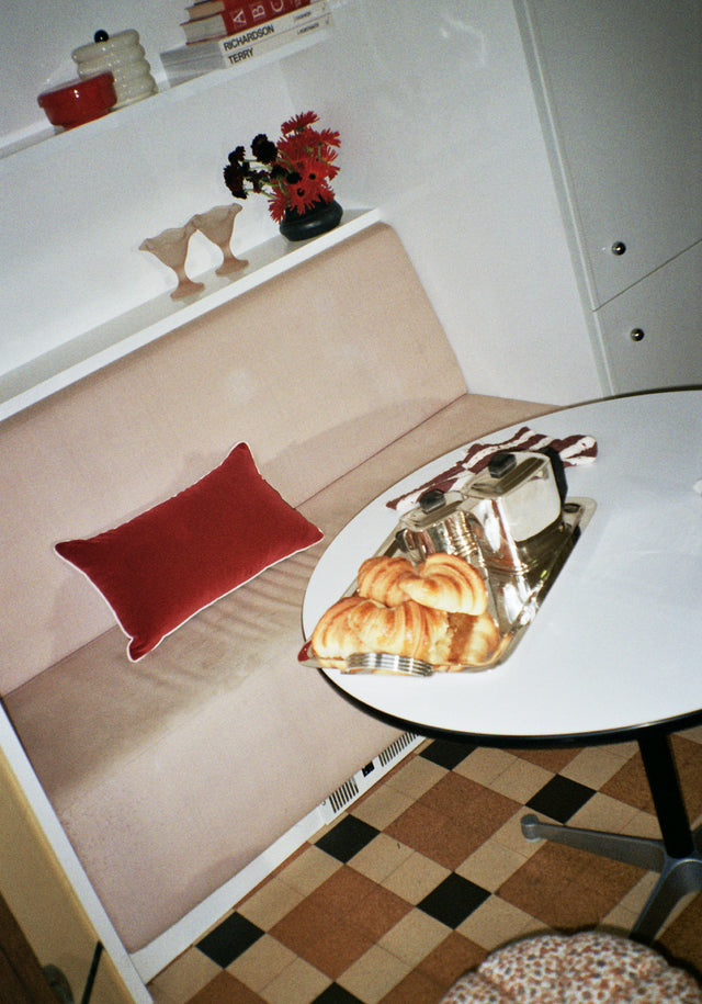 coussin design clovi paris - fabrication française - designer cushion clovi paris - tissus haute couture - velvet - jacquard - lin - linen - velours rouge - velours burgundy - liberty - cognac - belu ciel - floral - light blue - flowers pattern - carmine velvet - leopard - cushions for sofa armchair - coussin pour salon et canapé et fauteuil